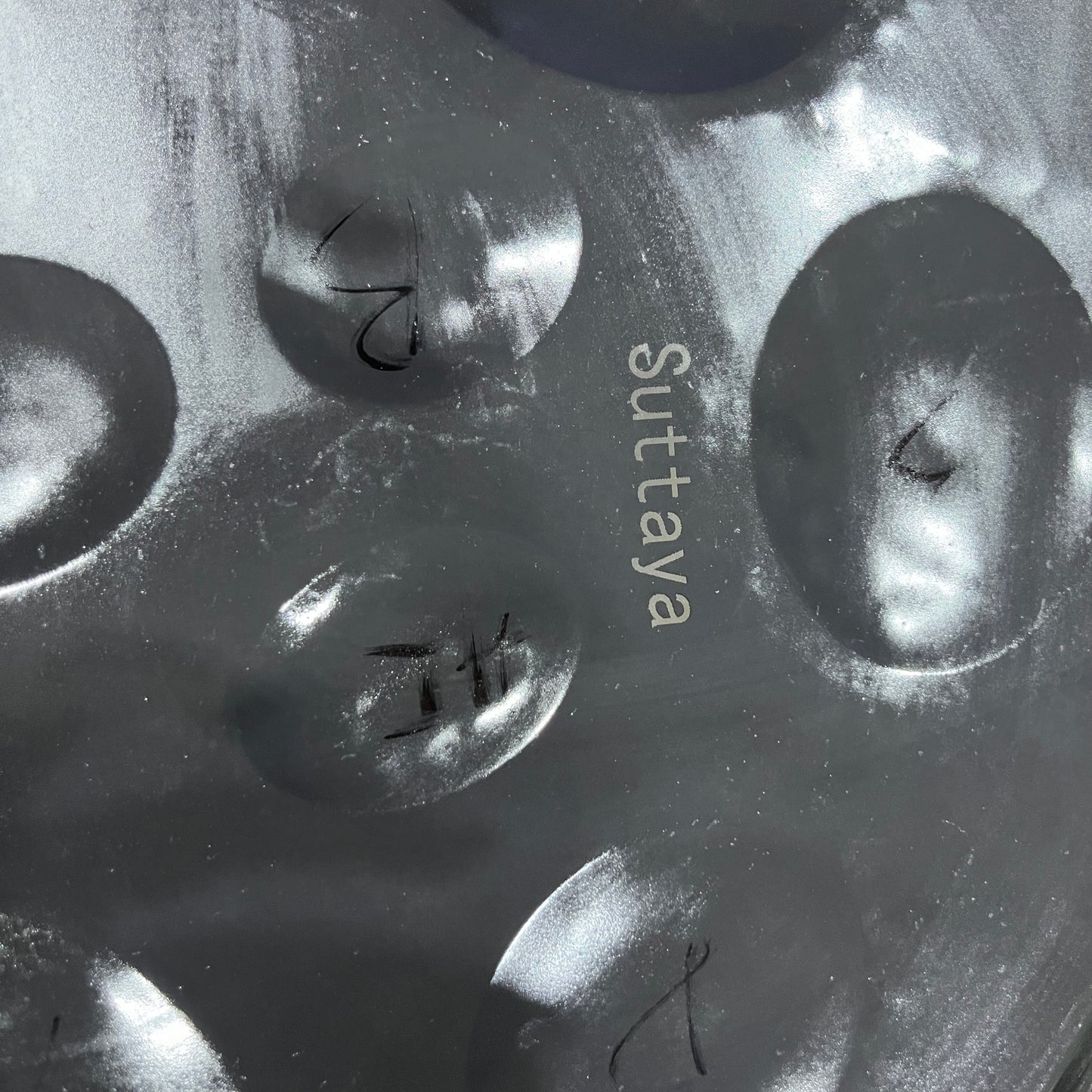 SUTTAYA Handpan Ready-to-Play Kit - Black 9 Notes G-Major with Table Top Stand - Authentic Steel Drum